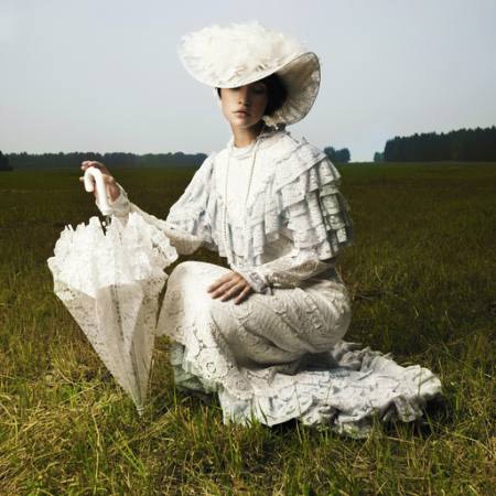 kadın, yaşlı, şemsiye, beyaz, alan, çim George Mayer - Dreamstime
