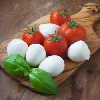 Pixwords Görüntü Gıda, domates, yeşil, sebze, peynir, beyaz Unknown1861 - Dreamstime