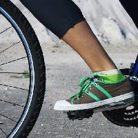 Pixwords Görüntü ayak, bisiklet, bacak, bycicle, lastik, ayakkabı Leonidtit